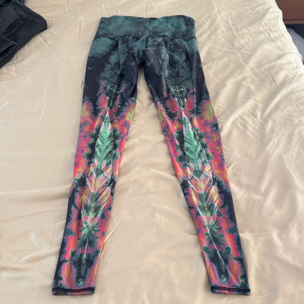 Teeki Vibrant Feather Print Leggings
